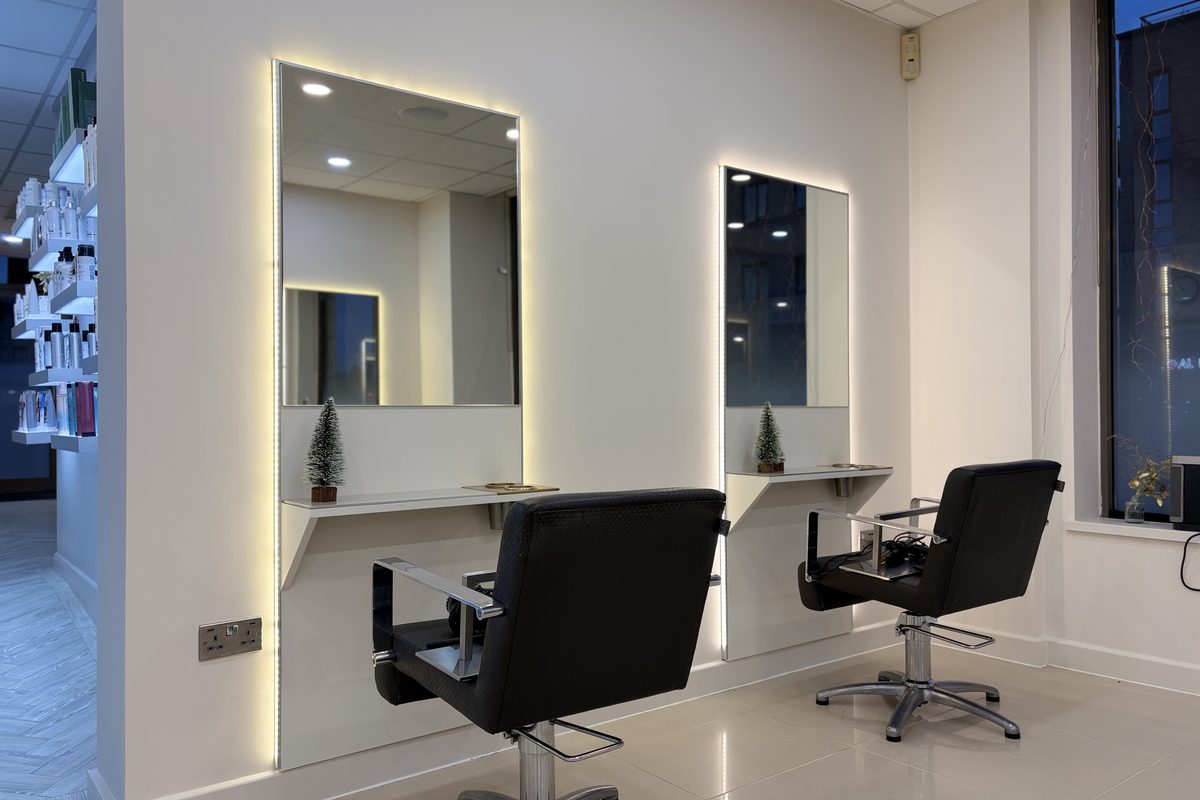 Hair salon station wrap · Elaje