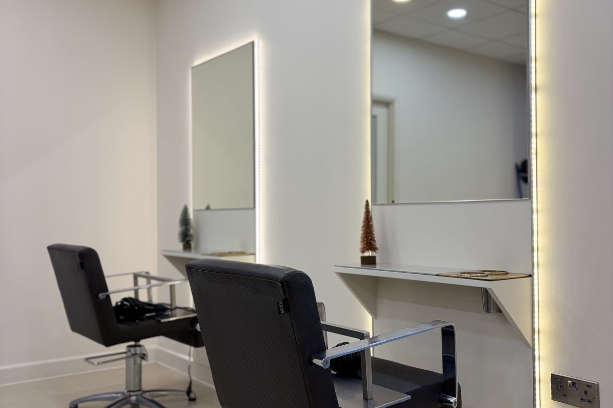 Hair salon station wrap · Elaje