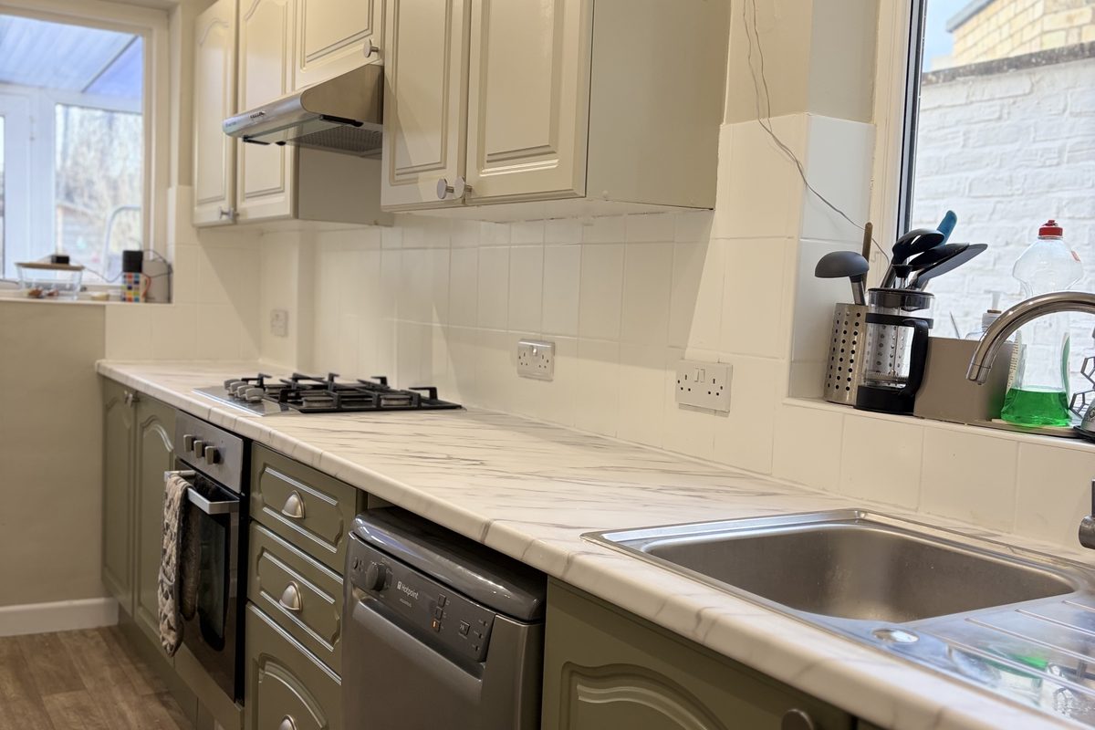 Marble worktop wrap · Cambridge
