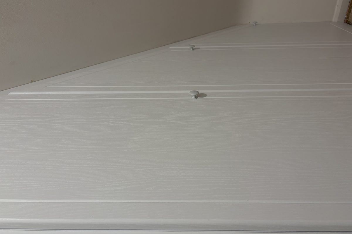 Wardrobe wrap · White wood effect · Milton
