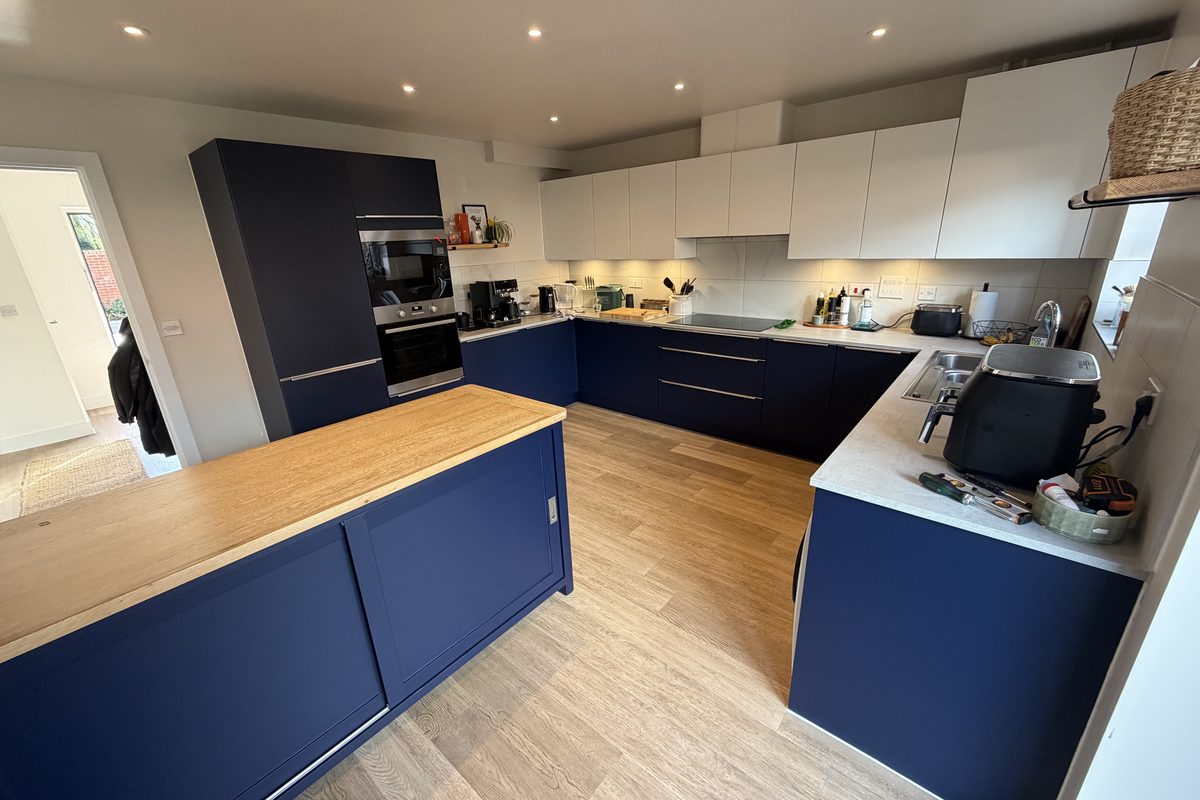 Navy blue kitchen wrap · Soham
