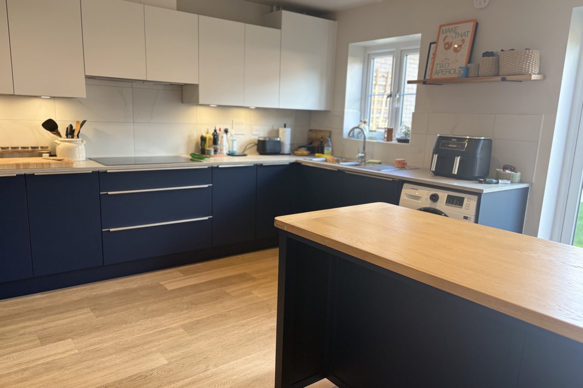 Navy blue kitchen wrap · Soham
