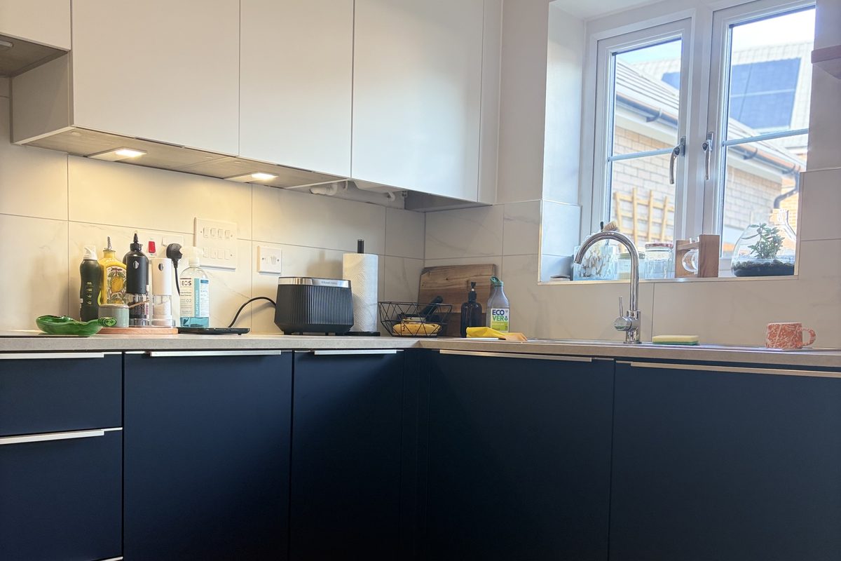 Navy blue kitchen wrap · Soham