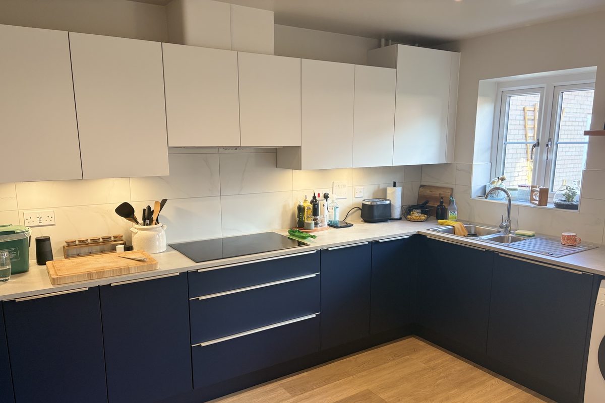 Navy blue kitchen wrap · Soham