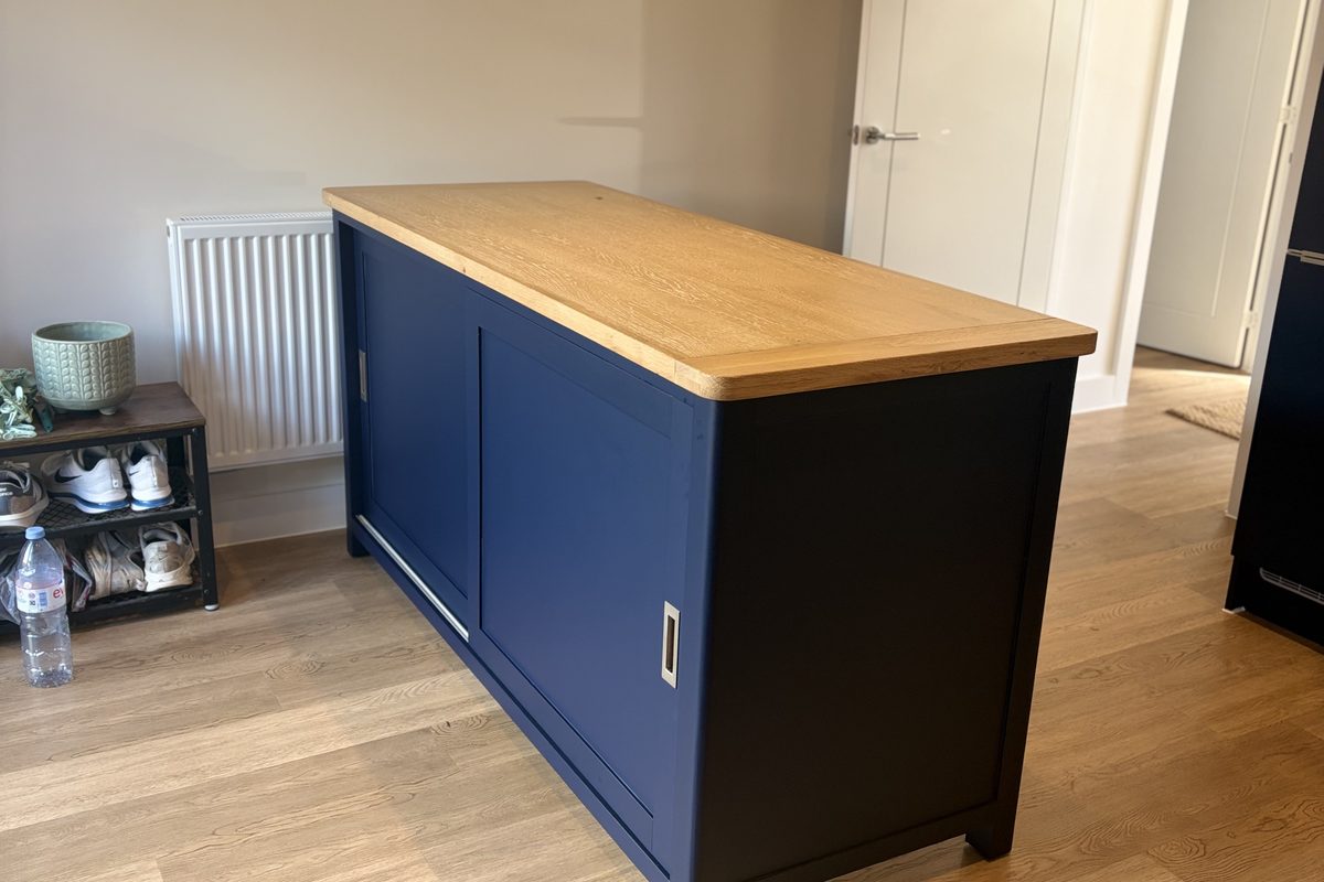 Navy blue kitchen wrap · Soham