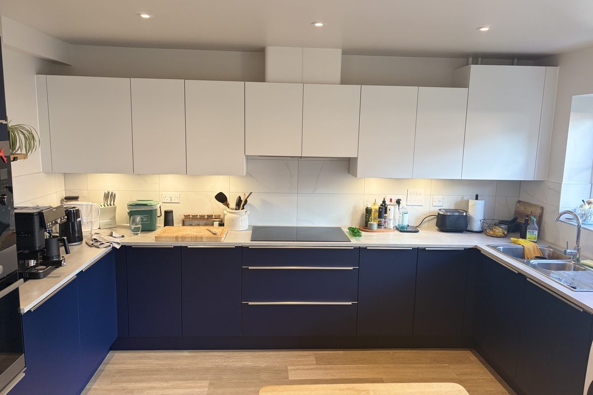 Navy blue kitchen wrap · Soham