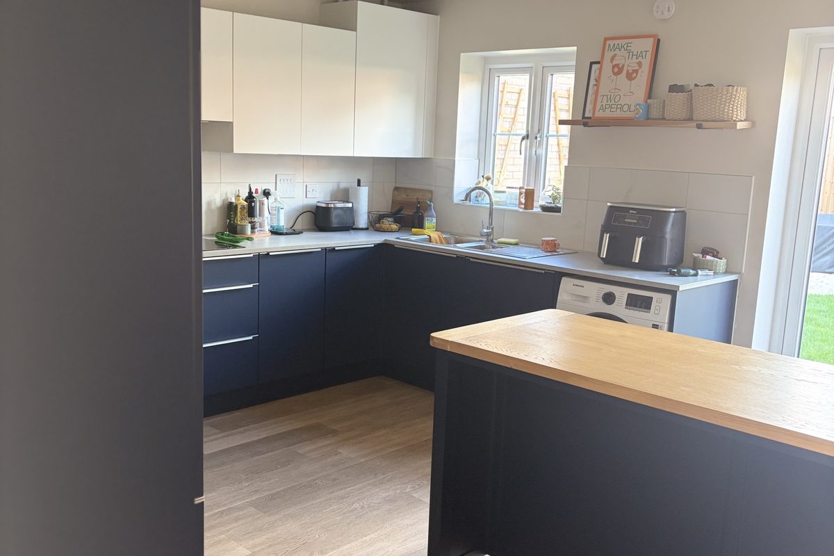 Navy blue kitchen wrap · Soham