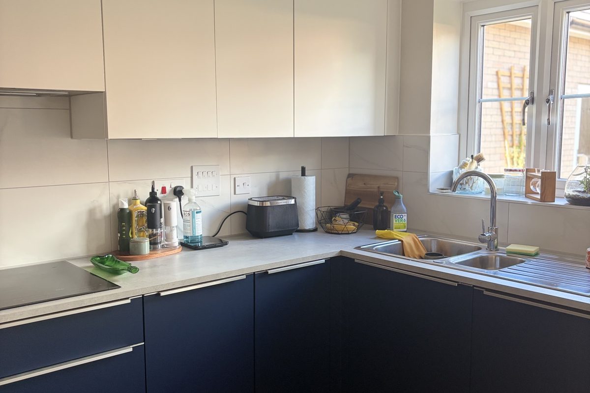 Navy blue kitchen wrap · Soham