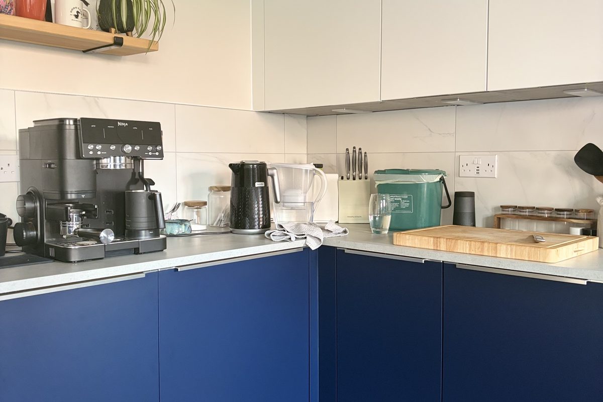 Navy blue kitchen wrap · Soham