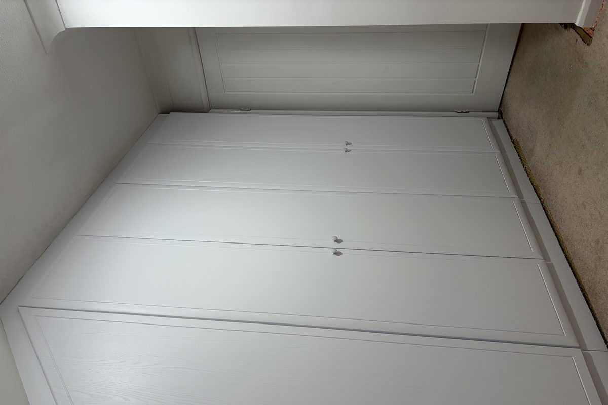 Wardrobe vinyl wrap Milton - LX Hausys white wood effect