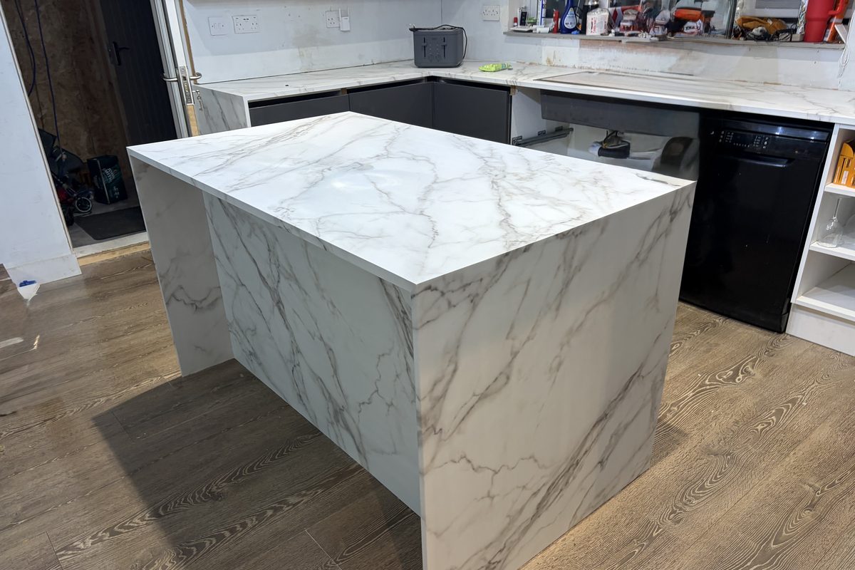 White marble kitchen wrap
