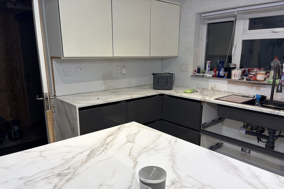 White marble kitchen wrap