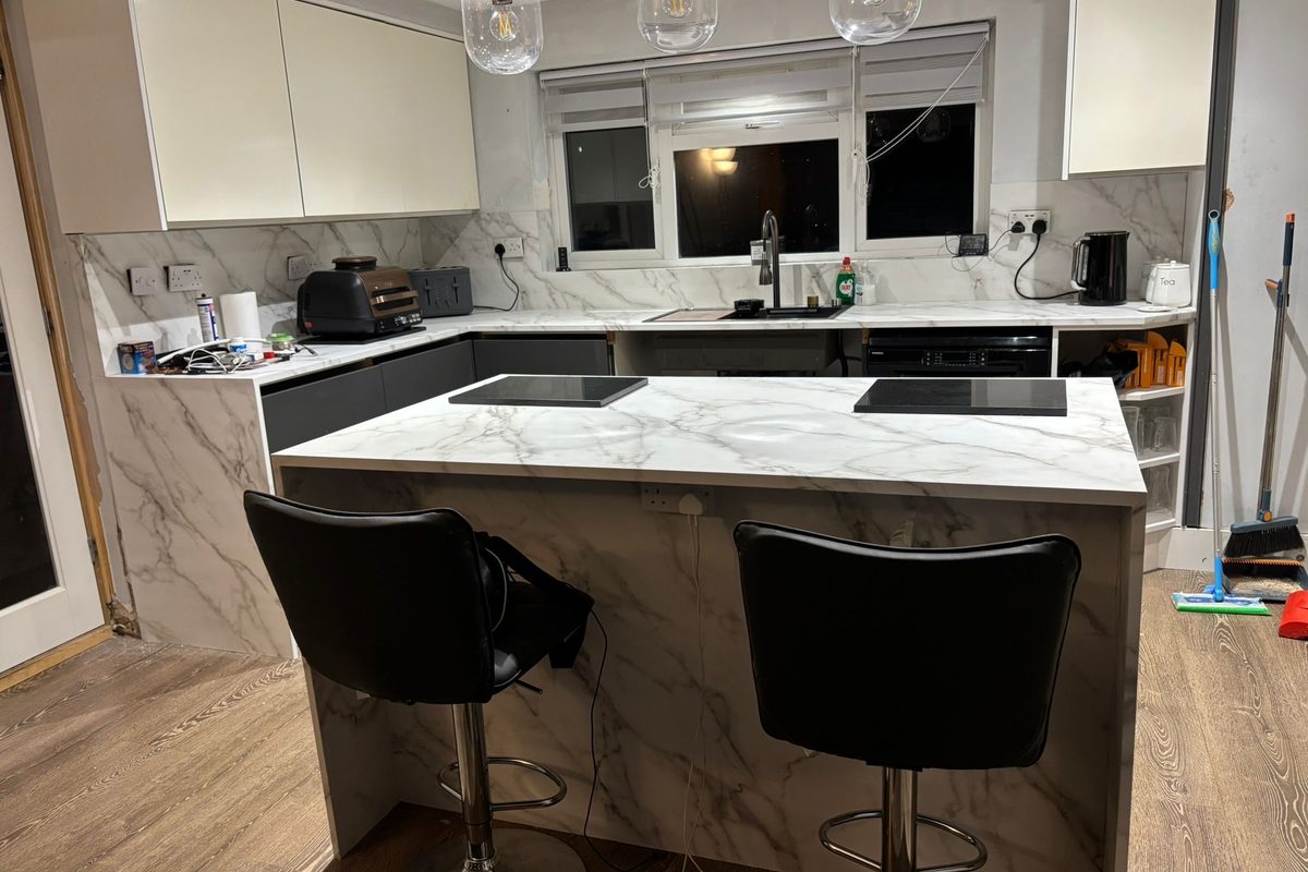 White marble kitchen wrap